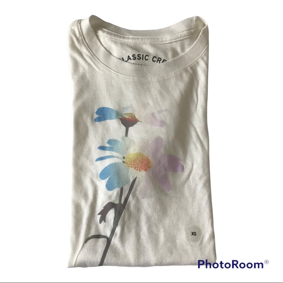 New With Tags White Graphic T-shirt Aeropostale Size XS - Picture 1 of 7